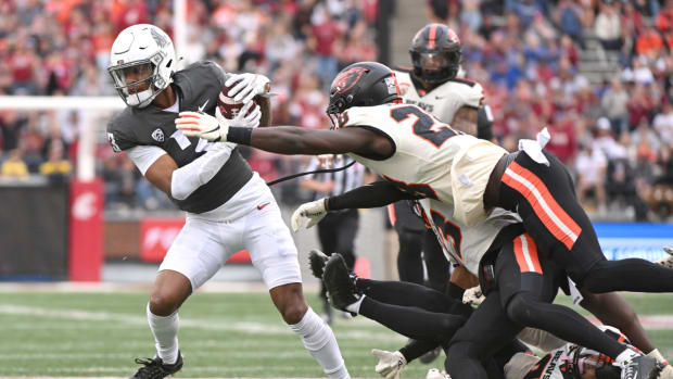 Sep 23, 2023; Pullman, Washington, USA; Washington State Cougars wide receiver Josh Kelly (3) breaks away from Oregon State Beavers defensive back Tyrice Ivy Jr. (25) in the first half at Gesa Field at Martin Stadium. Mandatory Credit: James Snook-USA TODAY Sports 